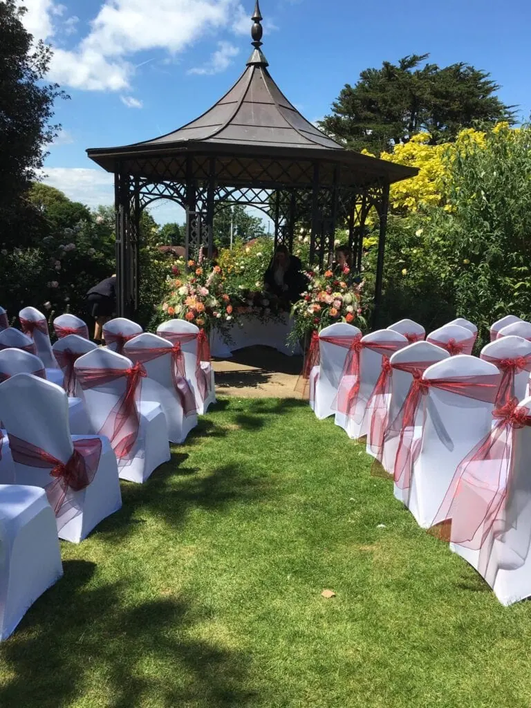 outdoor ceremony flowers